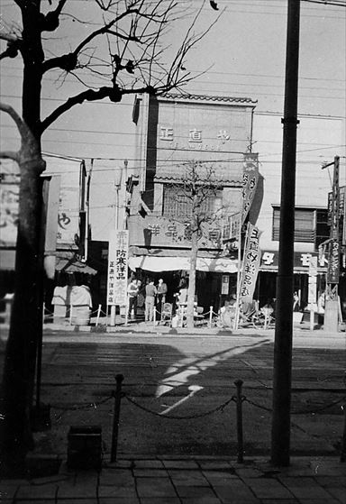 1955: The Shojiki-Ya Western Apparel shop